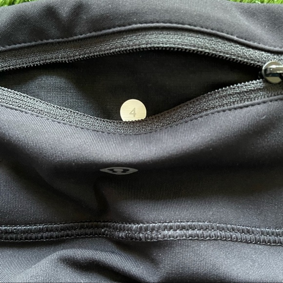 Lululemon Crop Leggings size 4 activewear mesh calves back zipper rounded hem - Picture 4 of 5